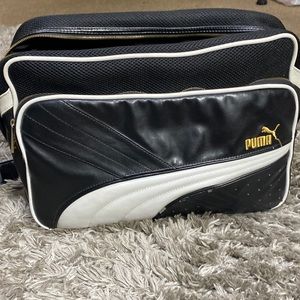 Previously loved retro Puma black & white messenger bag